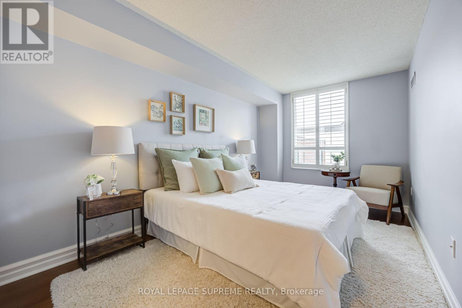 204 - 221 Robinson Street E, Oakville, ON
