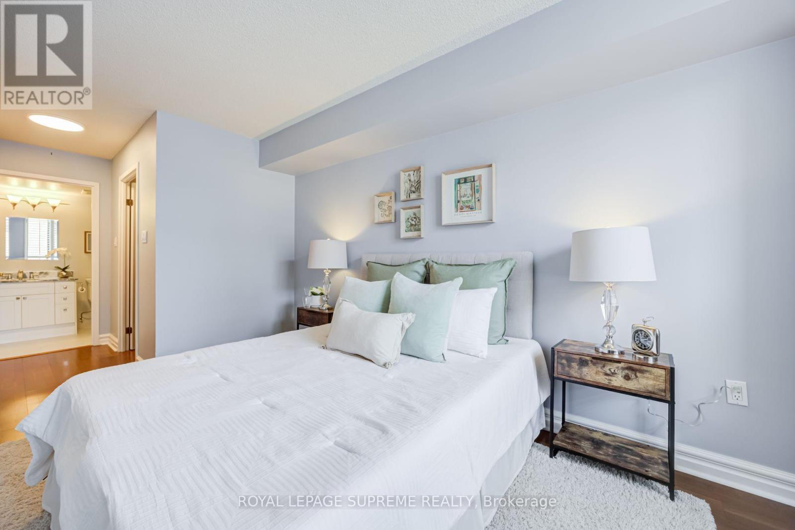 204 - 221 Robinson Street E, Oakville, ON