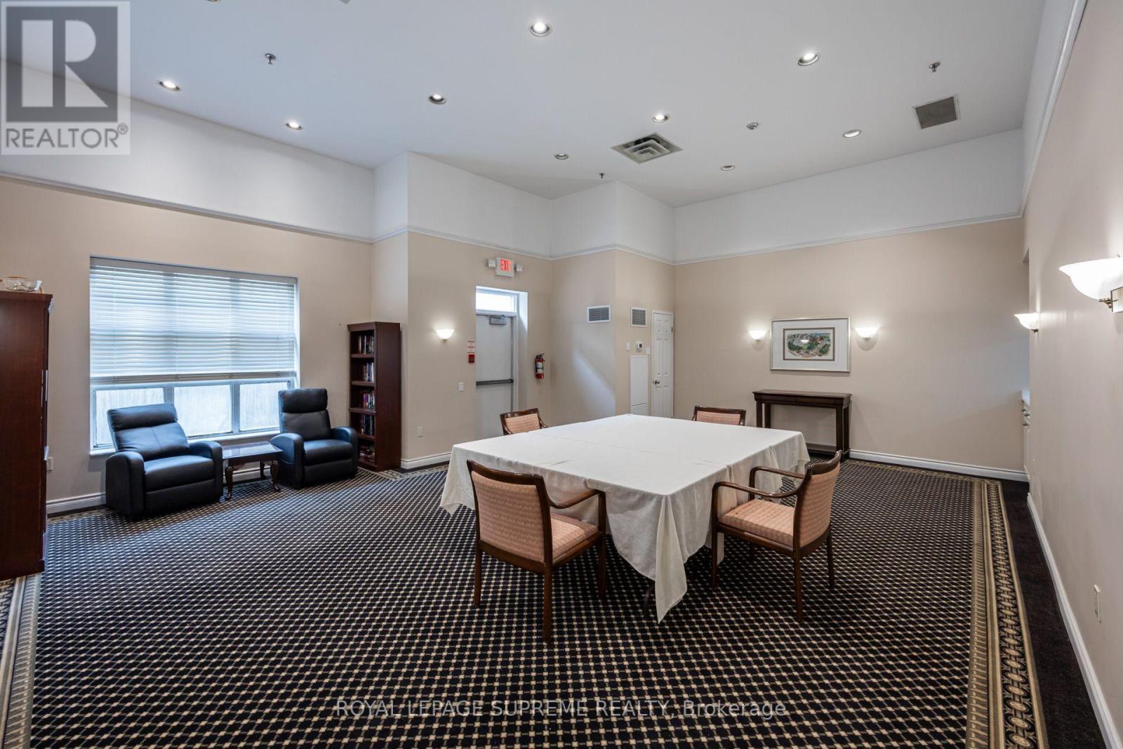 204 - 221 Robinson Street E, Oakville, ON