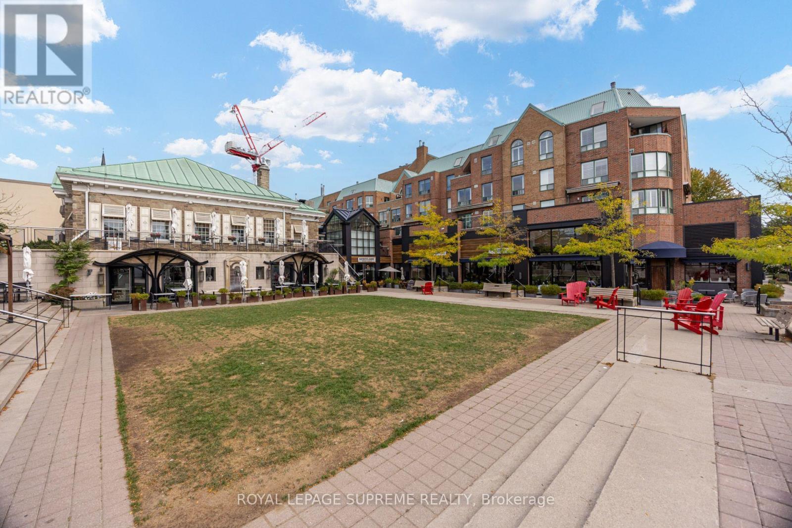 204 - 221 Robinson Street E, Oakville, ON