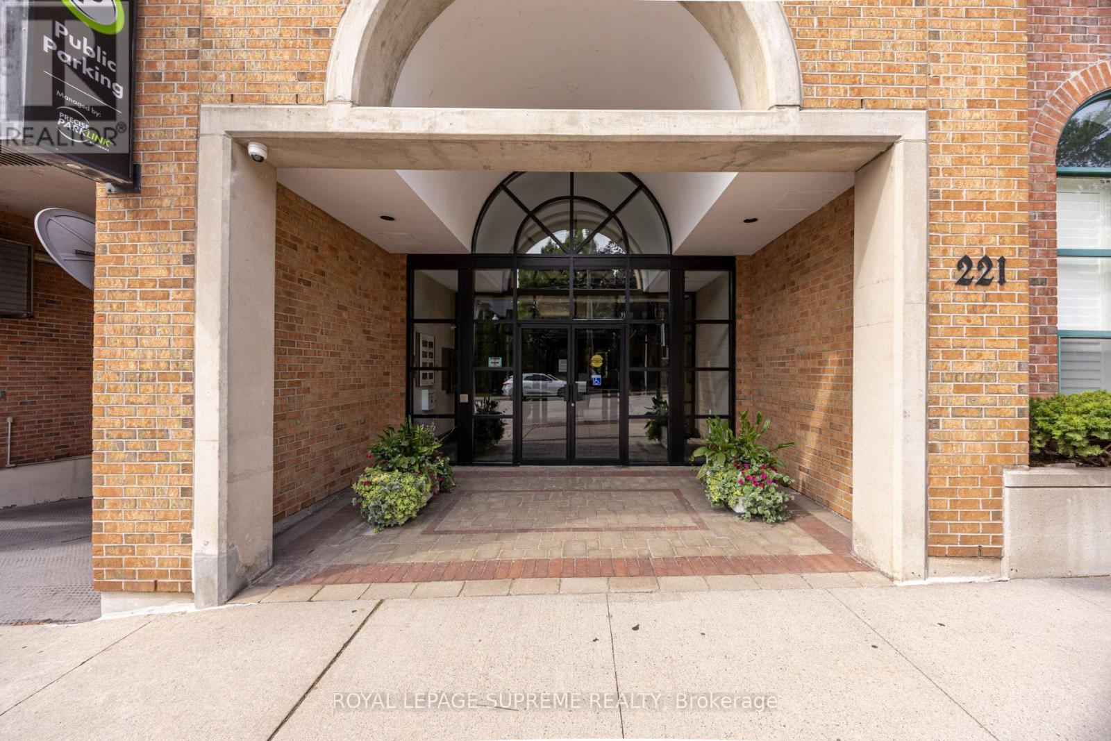 204 - 221 Robinson Street E, Oakville, ON