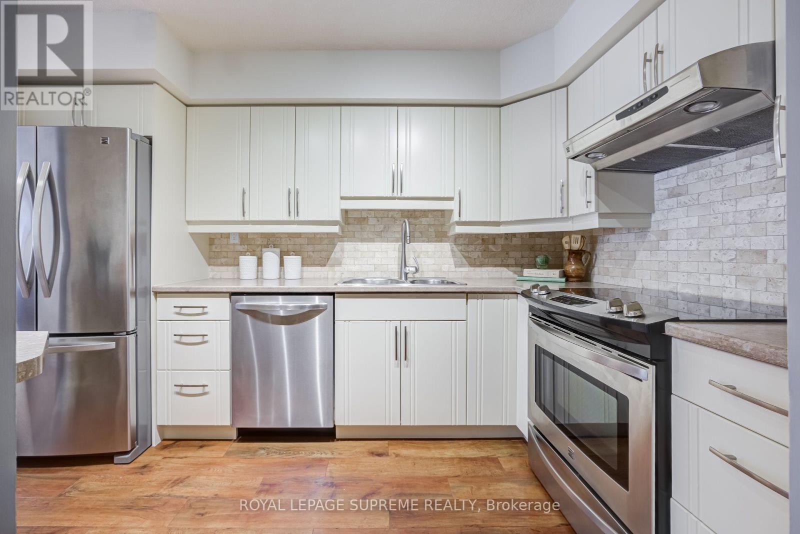 204 - 221 Robinson Street E, Oakville, ON