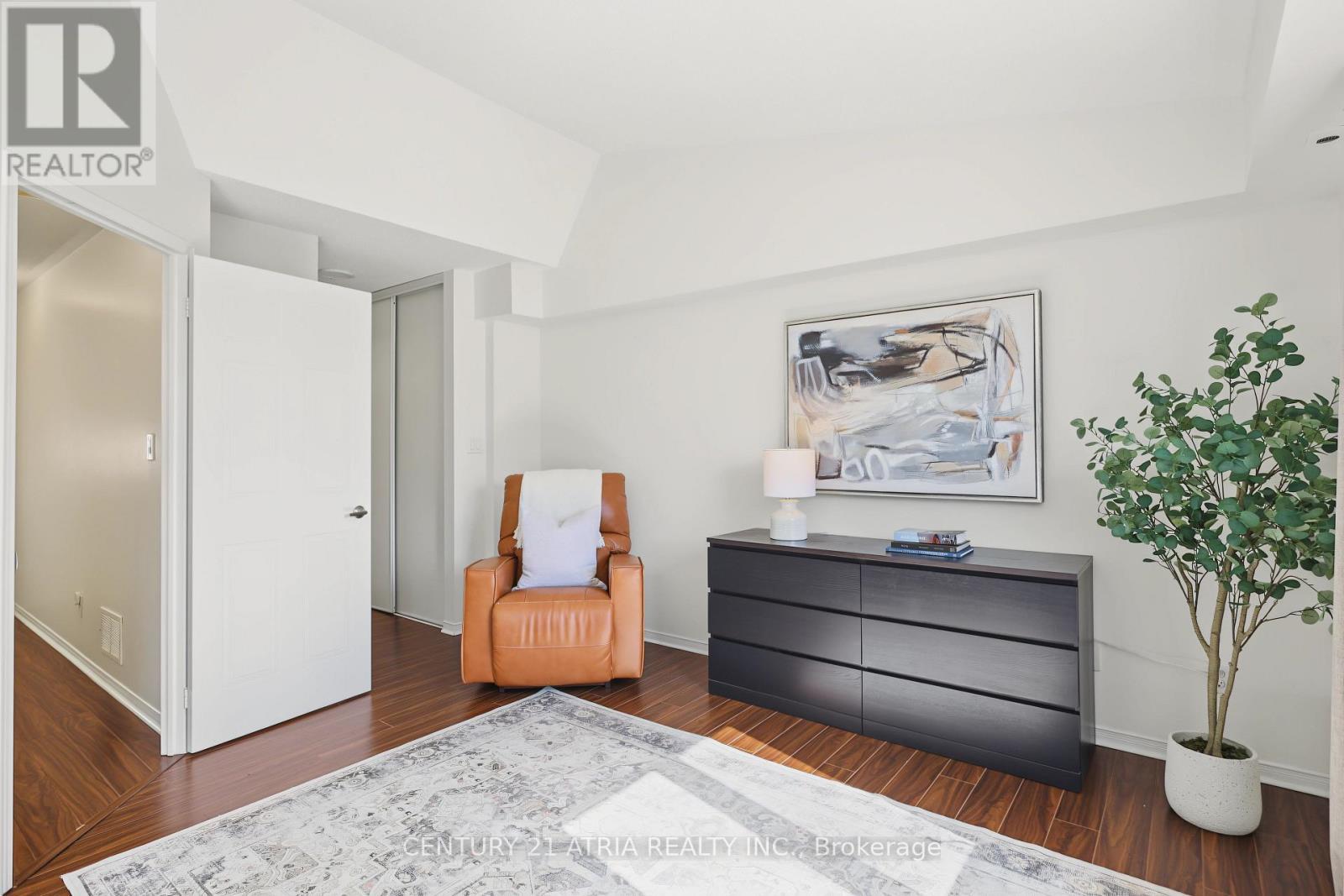 5 - 1241 Parkwest Place, Mississauga, ON