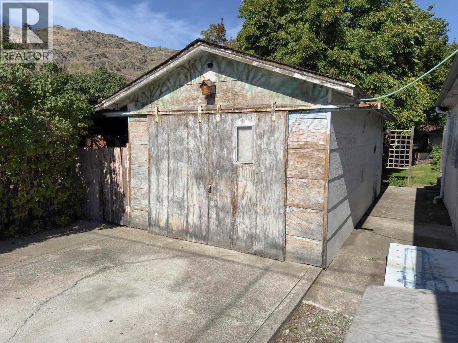 875 Tilton Avenue, Oliver, BC