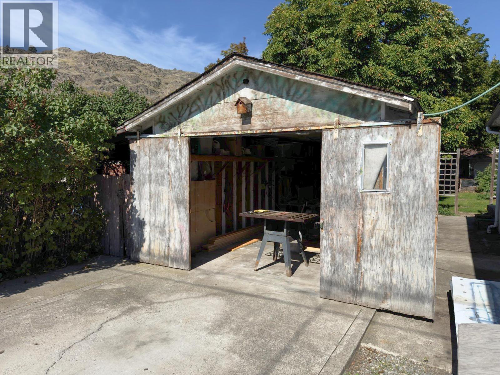 875 Tilton Avenue, Oliver, BC