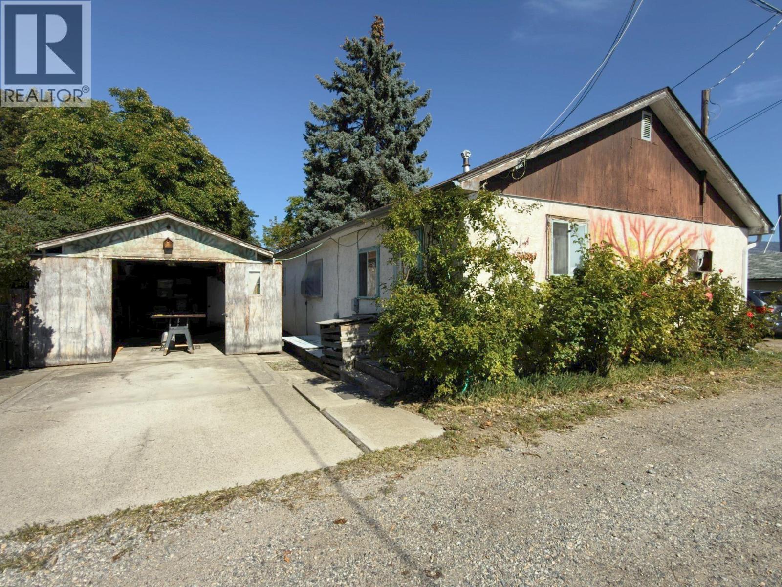 875 Tilton Avenue, Oliver, BC