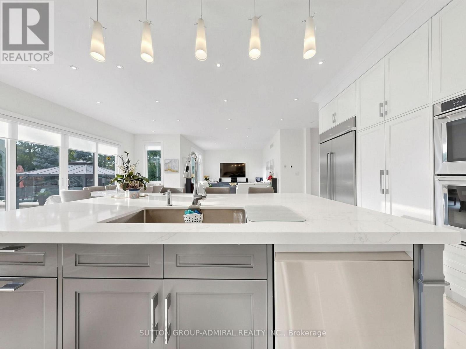 18 Dunsmore Gardens, Toronto, ON