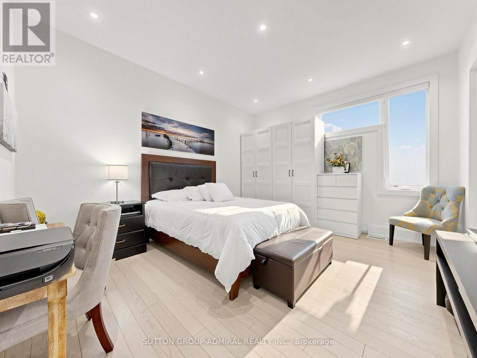 18 Dunsmore Gardens, Toronto, ON