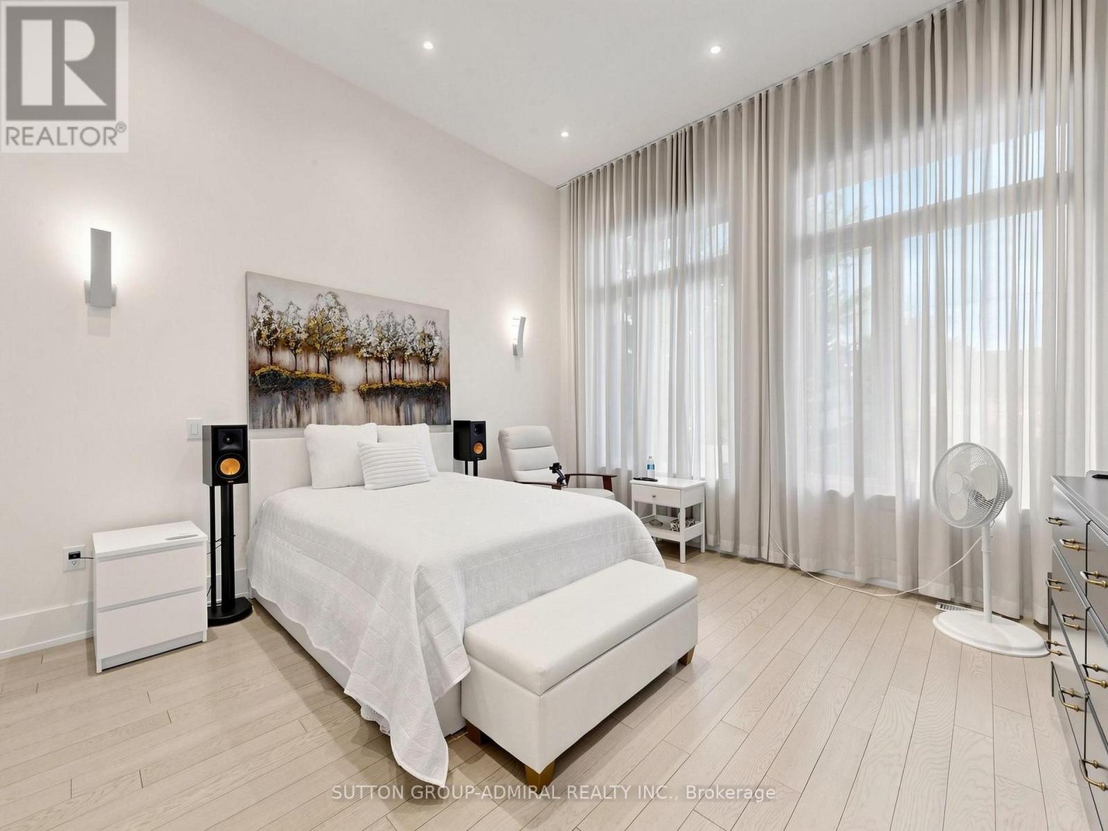 18 Dunsmore Gardens, Toronto, ON