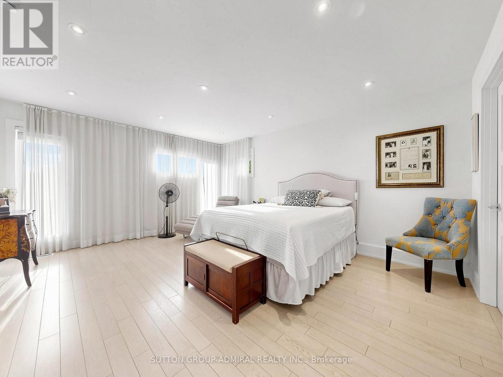 18 Dunsmore Gardens, Toronto, ON