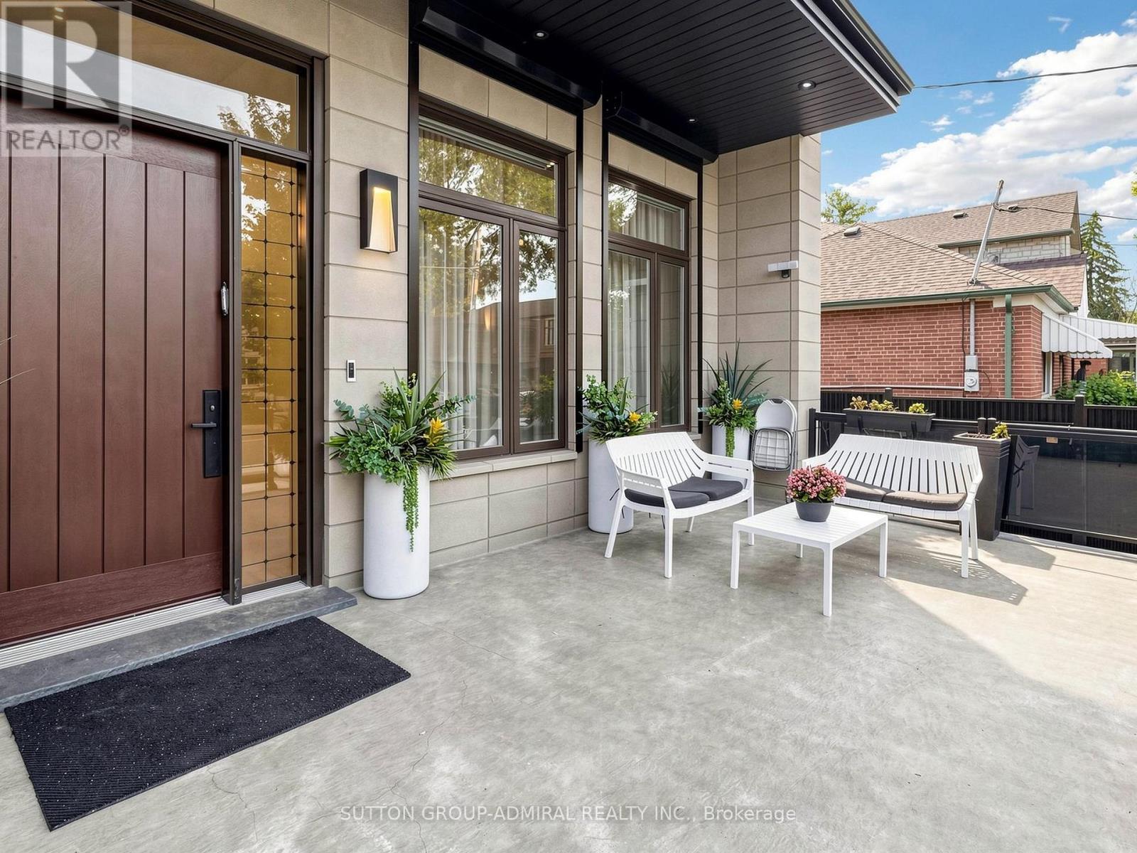 18 Dunsmore Gardens, Toronto, ON