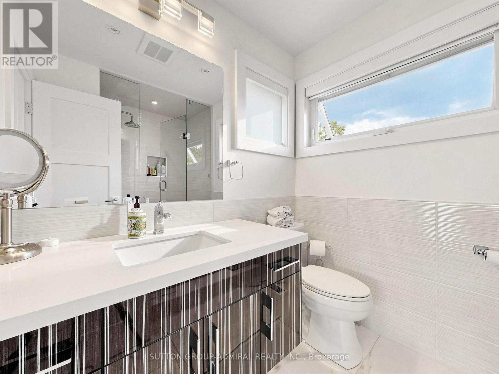 18 Dunsmore Gardens, Toronto, ON
