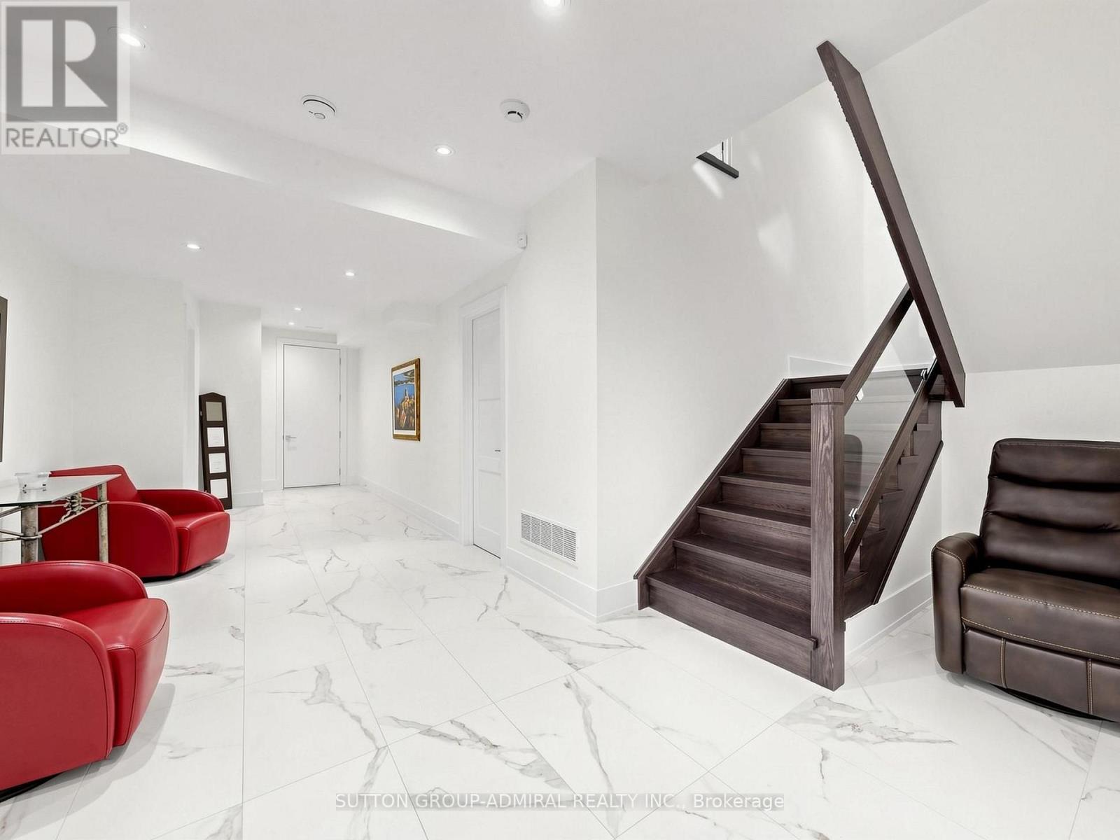 18 Dunsmore Gardens, Toronto, ON