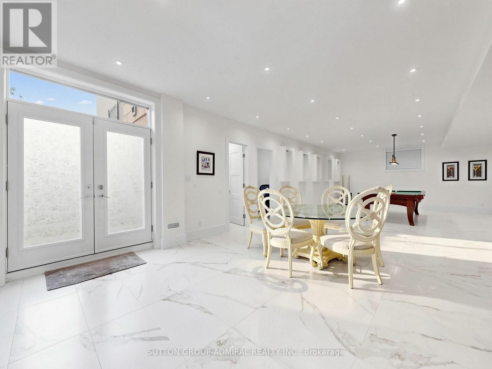 18 Dunsmore Gardens, Toronto, ON