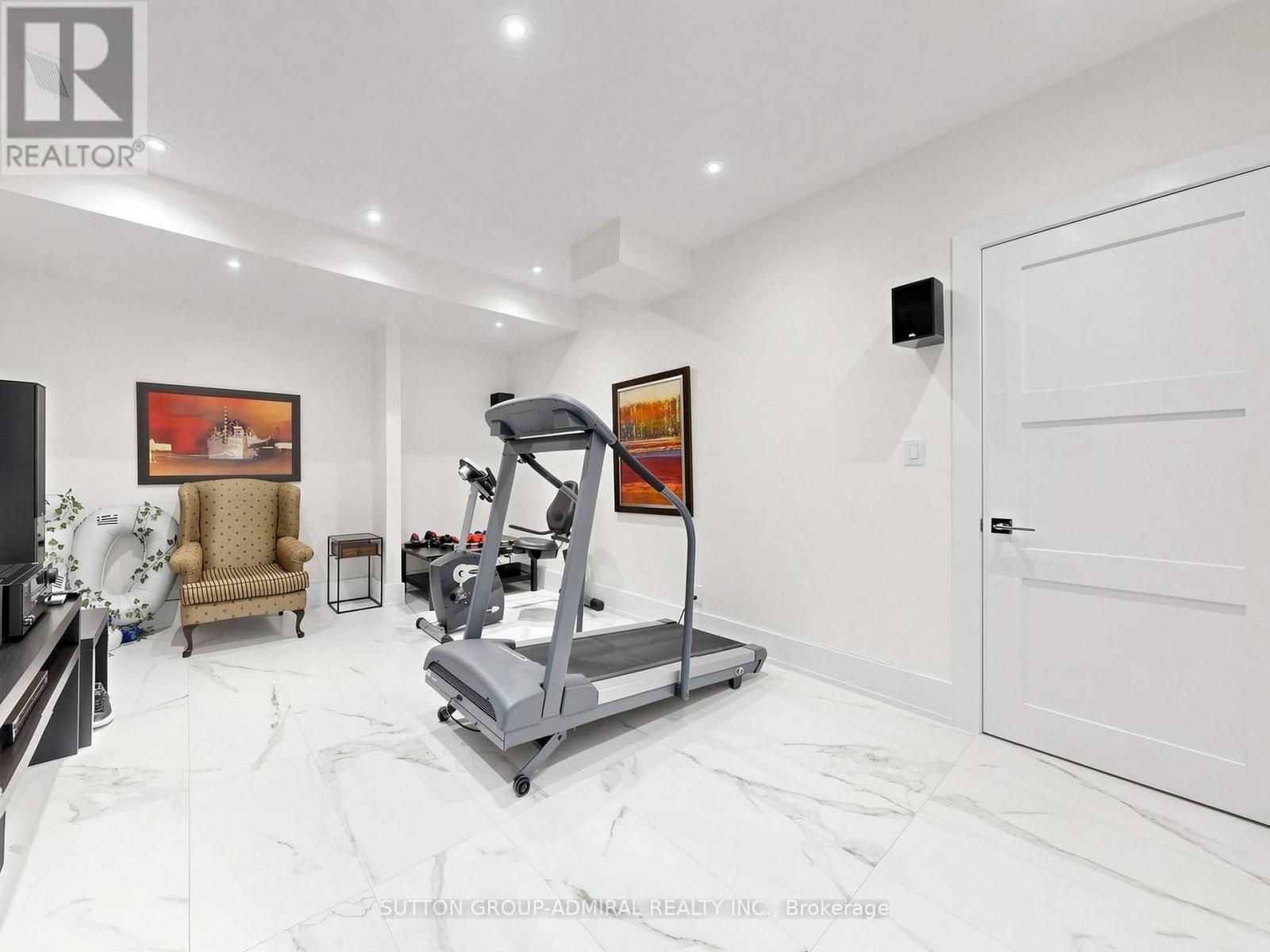 18 Dunsmore Gardens, Toronto, ON