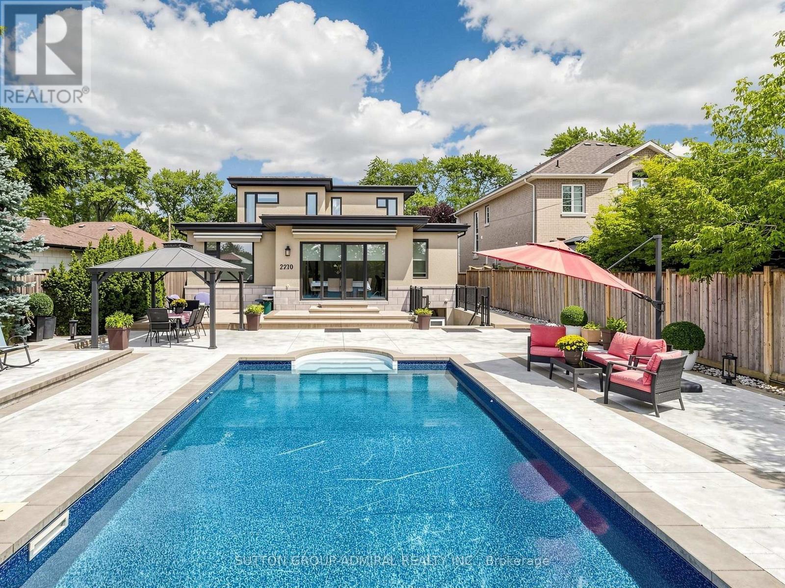 18 Dunsmore Gardens, Toronto, ON