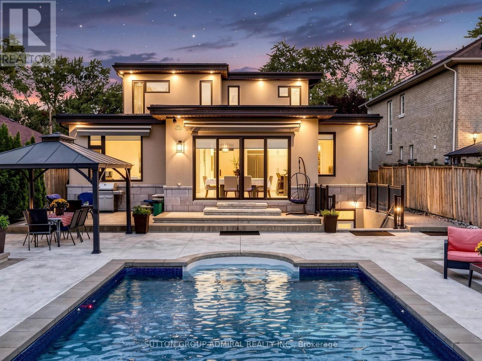 18 Dunsmore Gardens, Toronto, ON