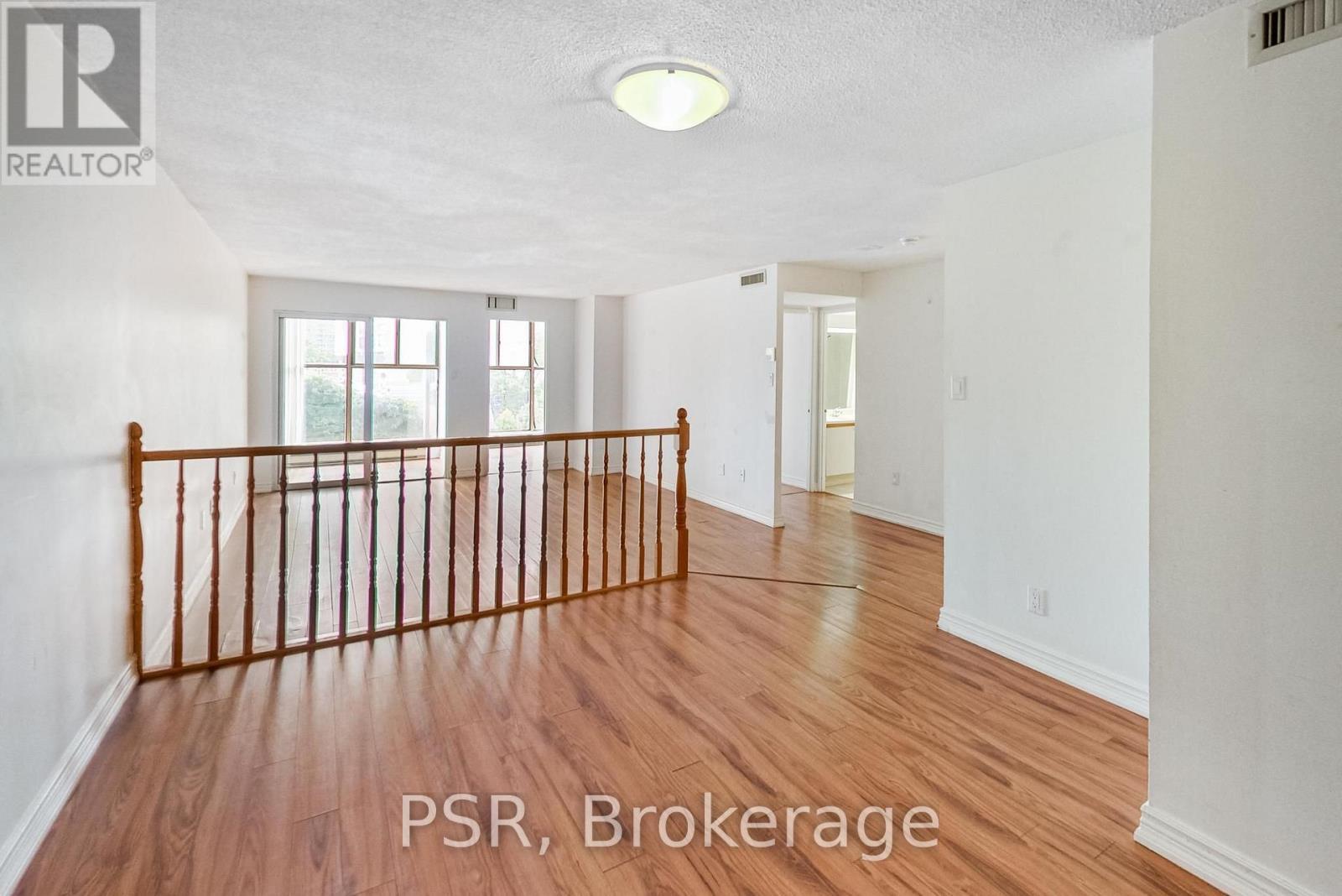 Raised Dining Room - 510 - 65 Scadding Avenue, Toronto, ON