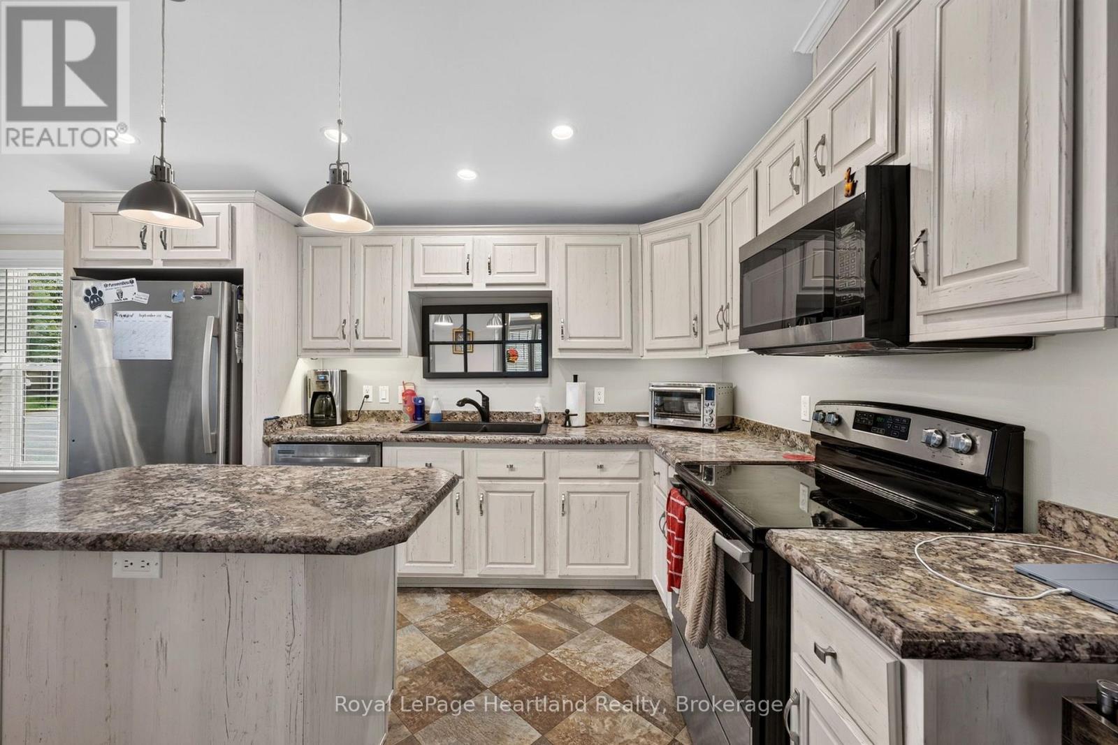 24 Kellestine Drive, Strathroy-Caradoc (Sw), ON