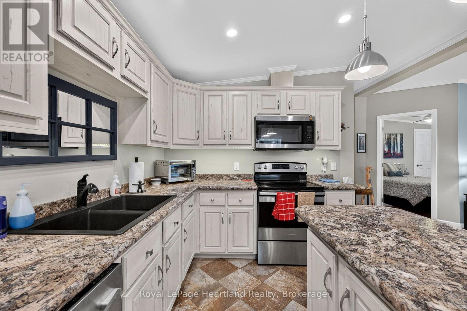 24 Kellestine Drive, Strathroy-Caradoc (Sw), ON