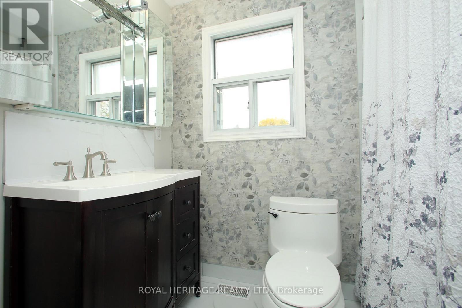Primary Bedroom ensuite - 4 Brantwood Drive, Toronto, ON