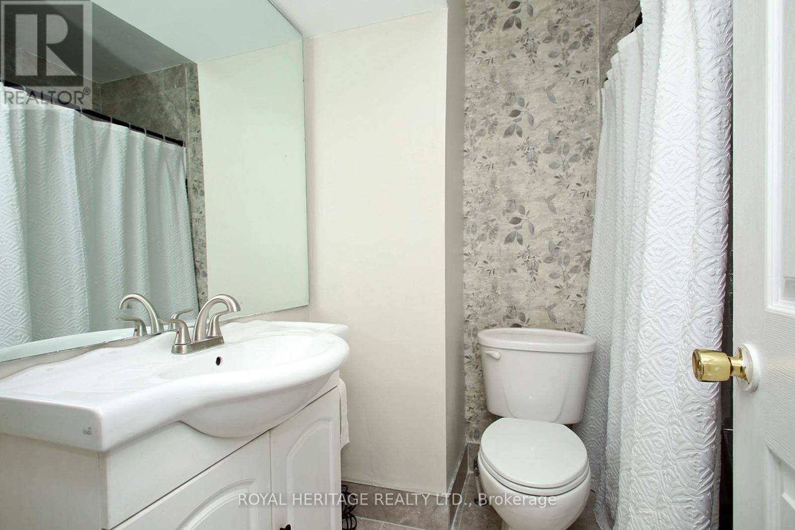 Main Bath - 4 Brantwood Drive, Toronto, ON