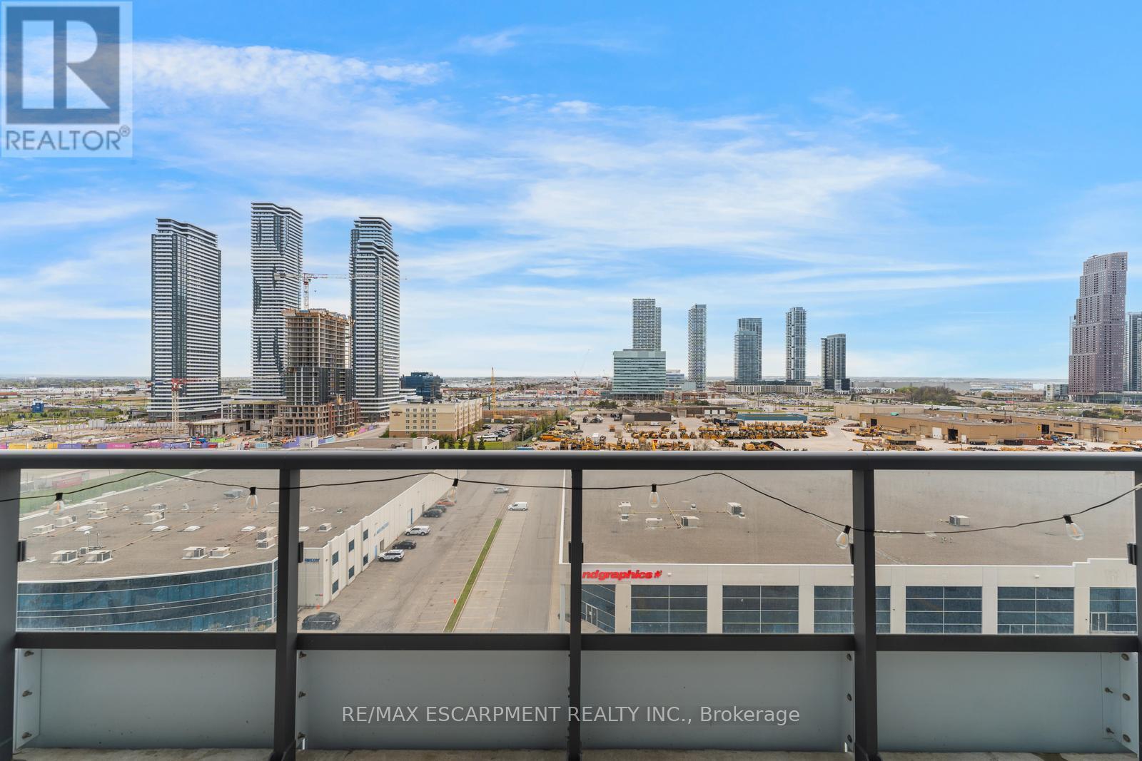 Balcony - 1120 - 10 Honeycrisp Crescent, Vaughan, ON