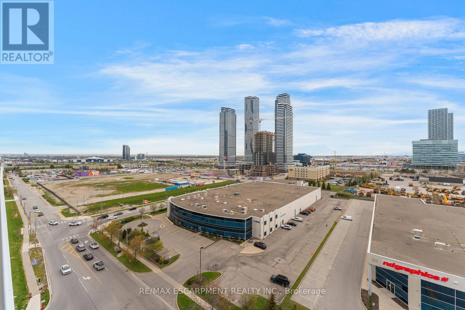View - 1120 - 10 Honeycrisp Crescent, Vaughan, ON