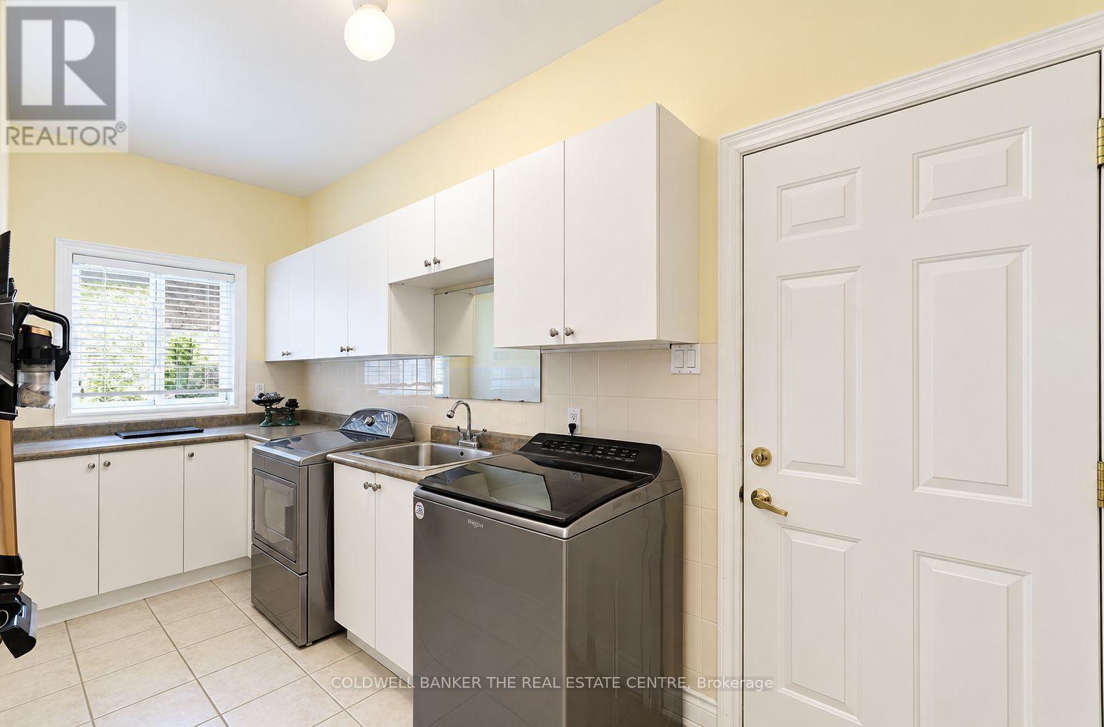 128 Carmela Avenue, Richmond Hill, ON