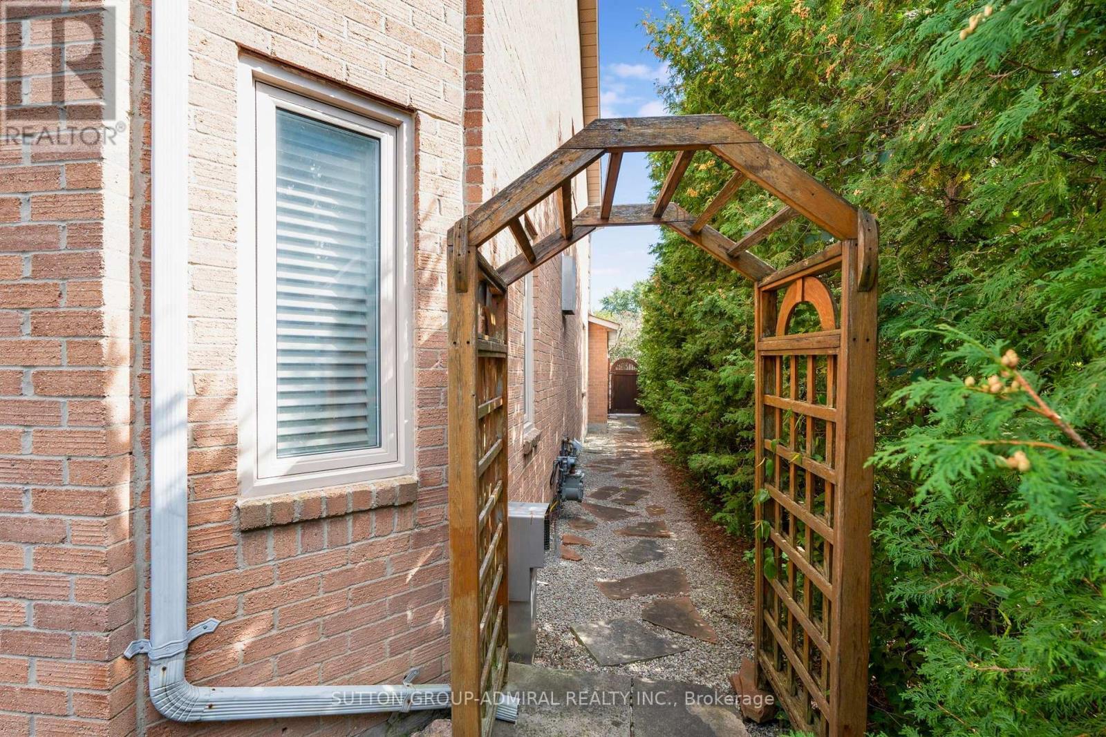 26 Albery Crescent, Aurora, ON