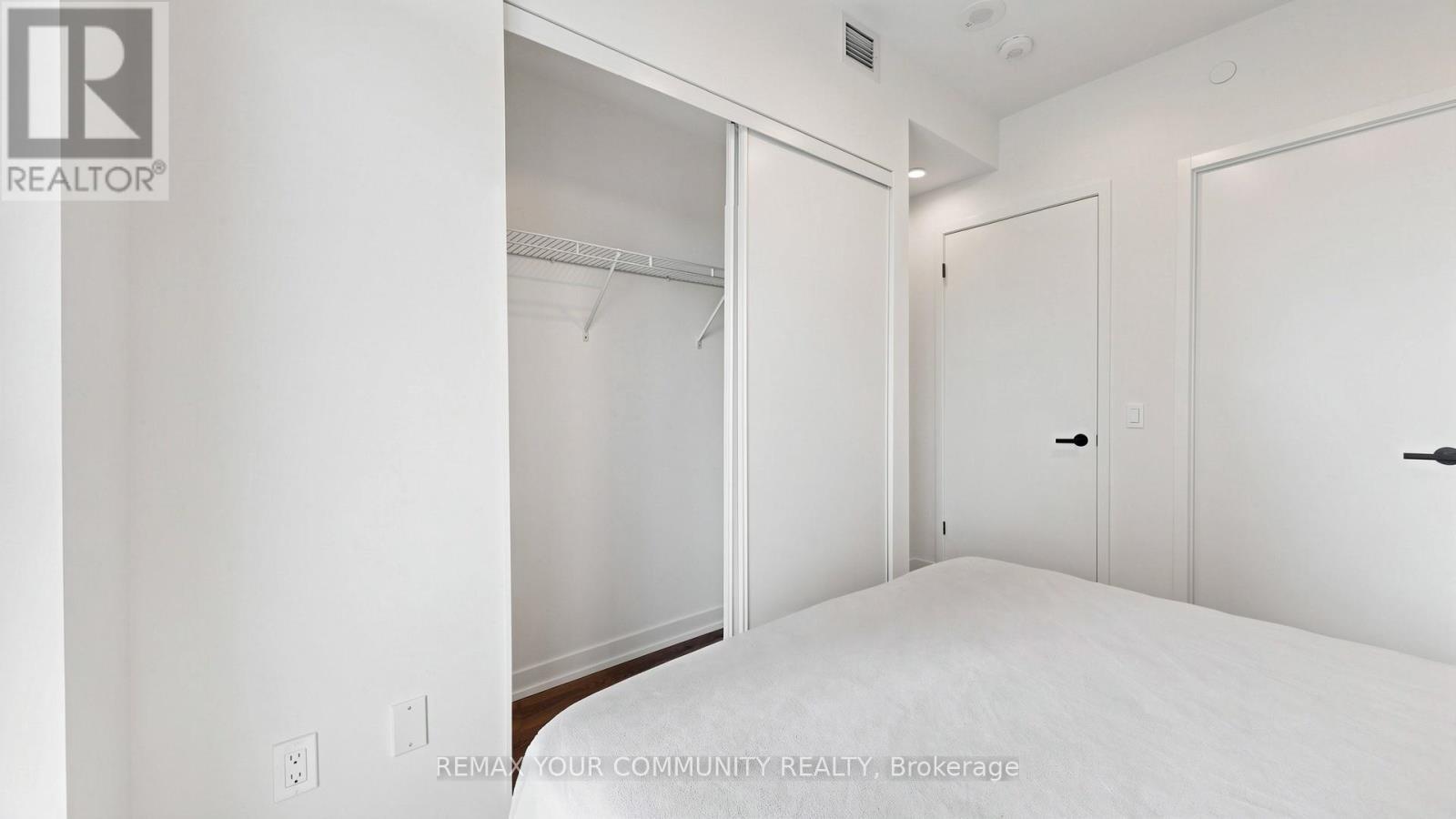 1702 - 225 Commerce Street, Vaughan, ON