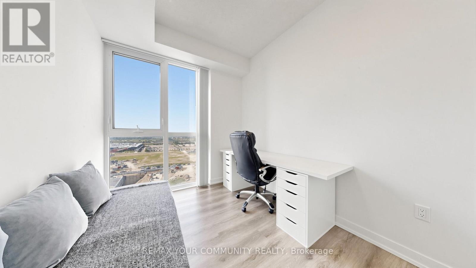 1702 - 225 Commerce Street, Vaughan, ON
