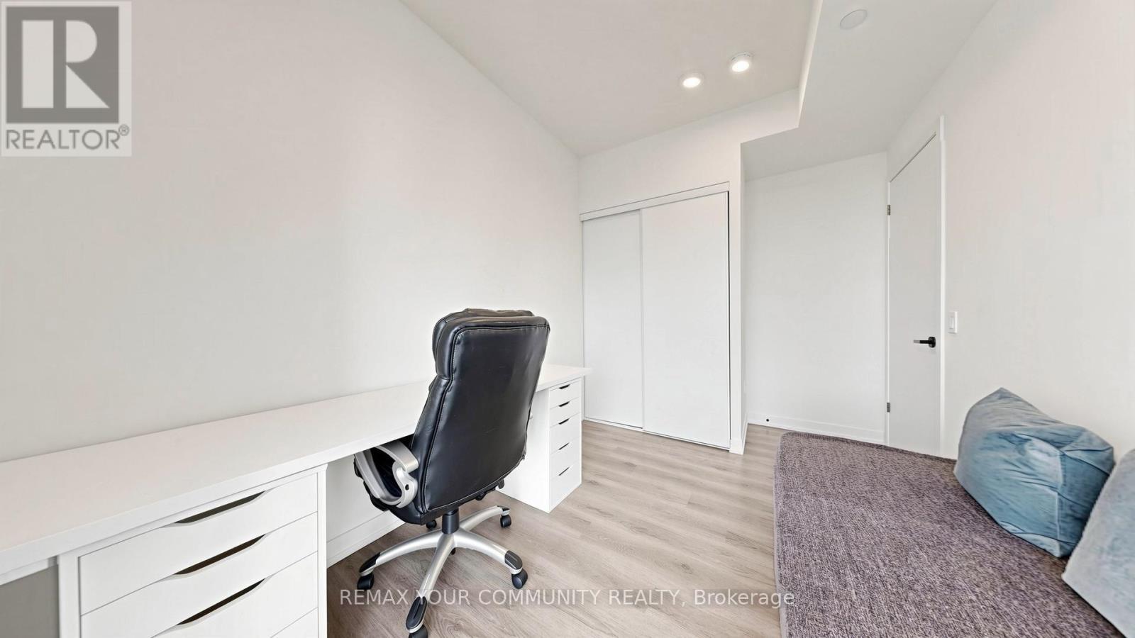 1702 - 225 Commerce Street, Vaughan, ON