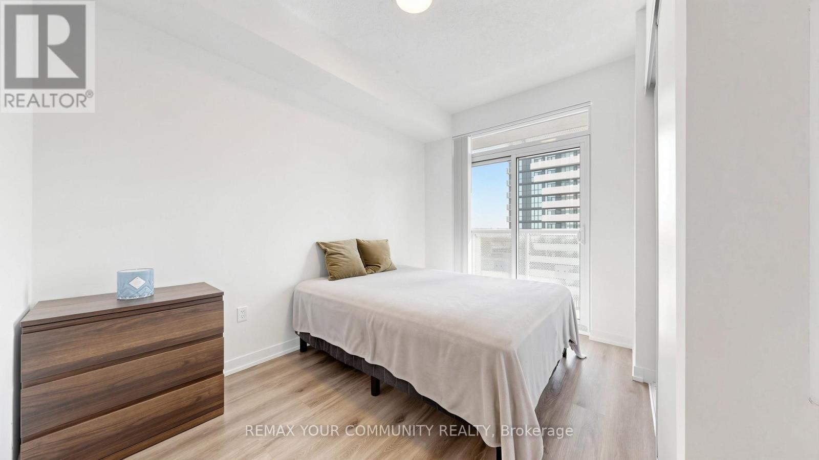 1702 - 225 Commerce Street, Vaughan, ON