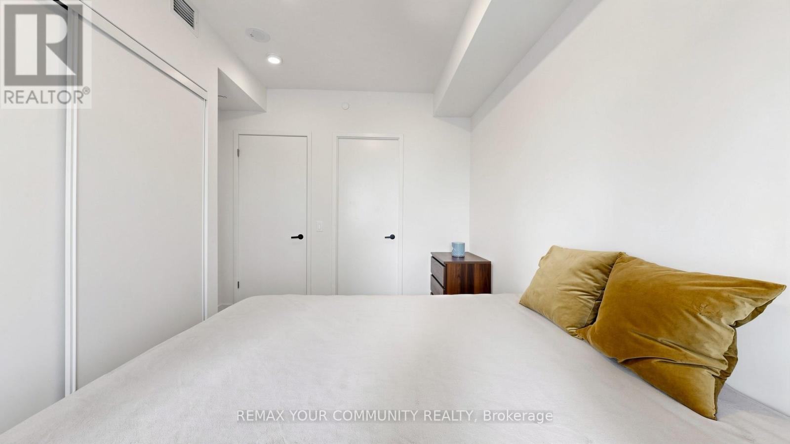 1702 - 225 Commerce Street, Vaughan, ON