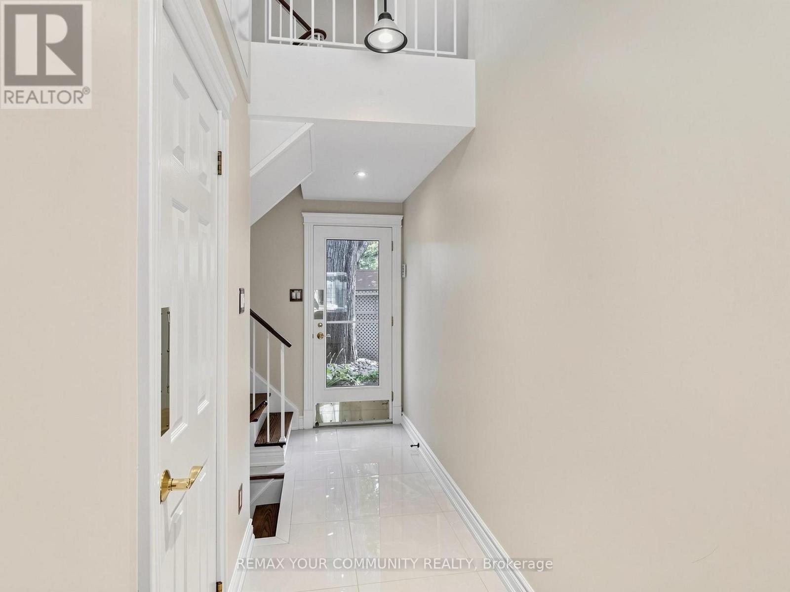 75 St. Andrews Court, Aurora, ON