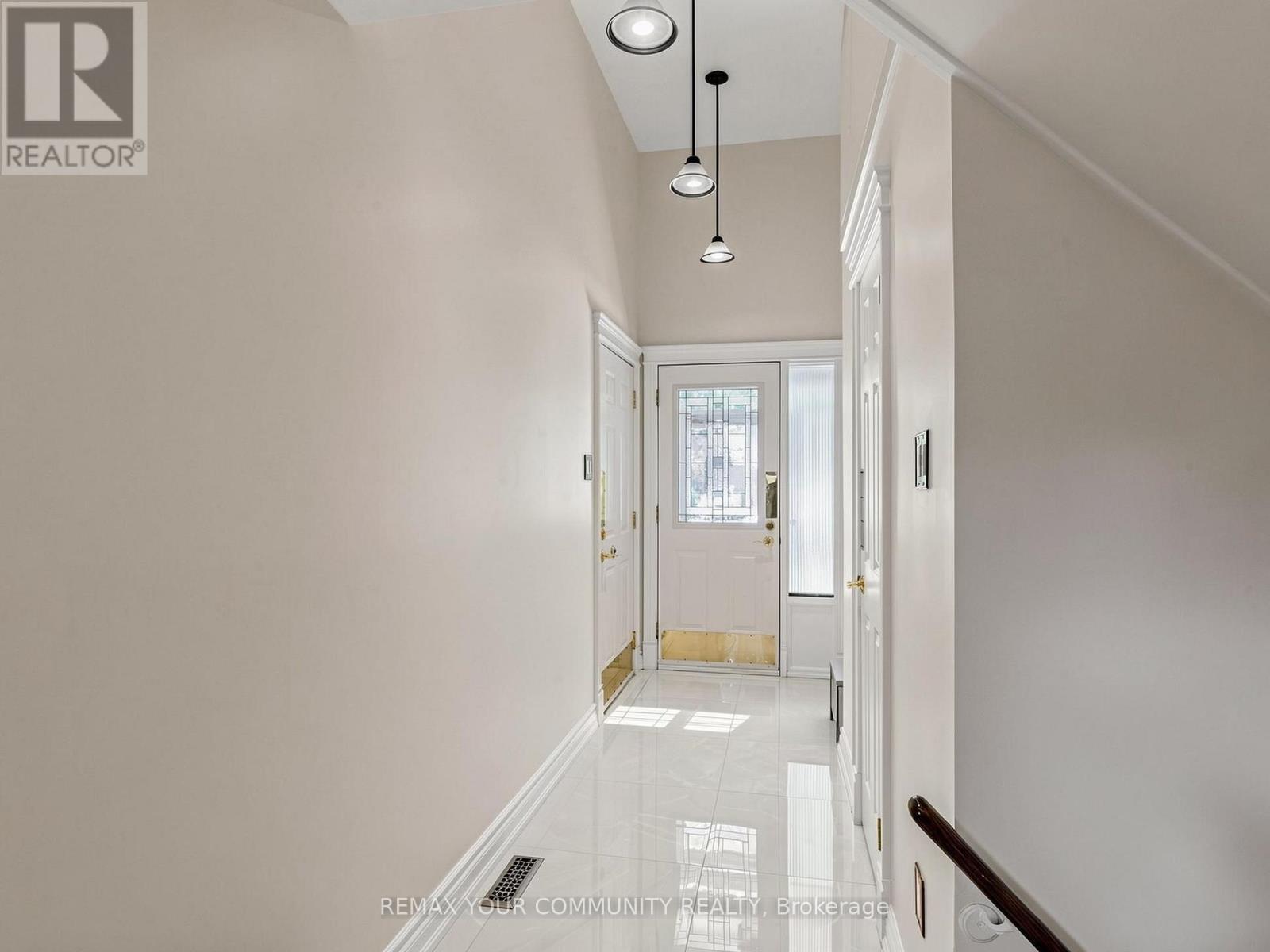 75 St. Andrews Court, Aurora, ON