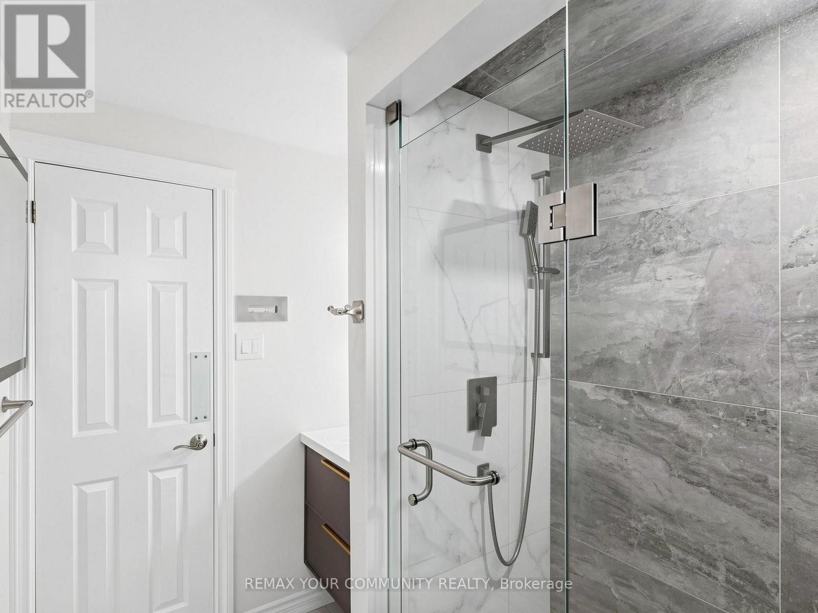 75 St. Andrews Court, Aurora, ON
