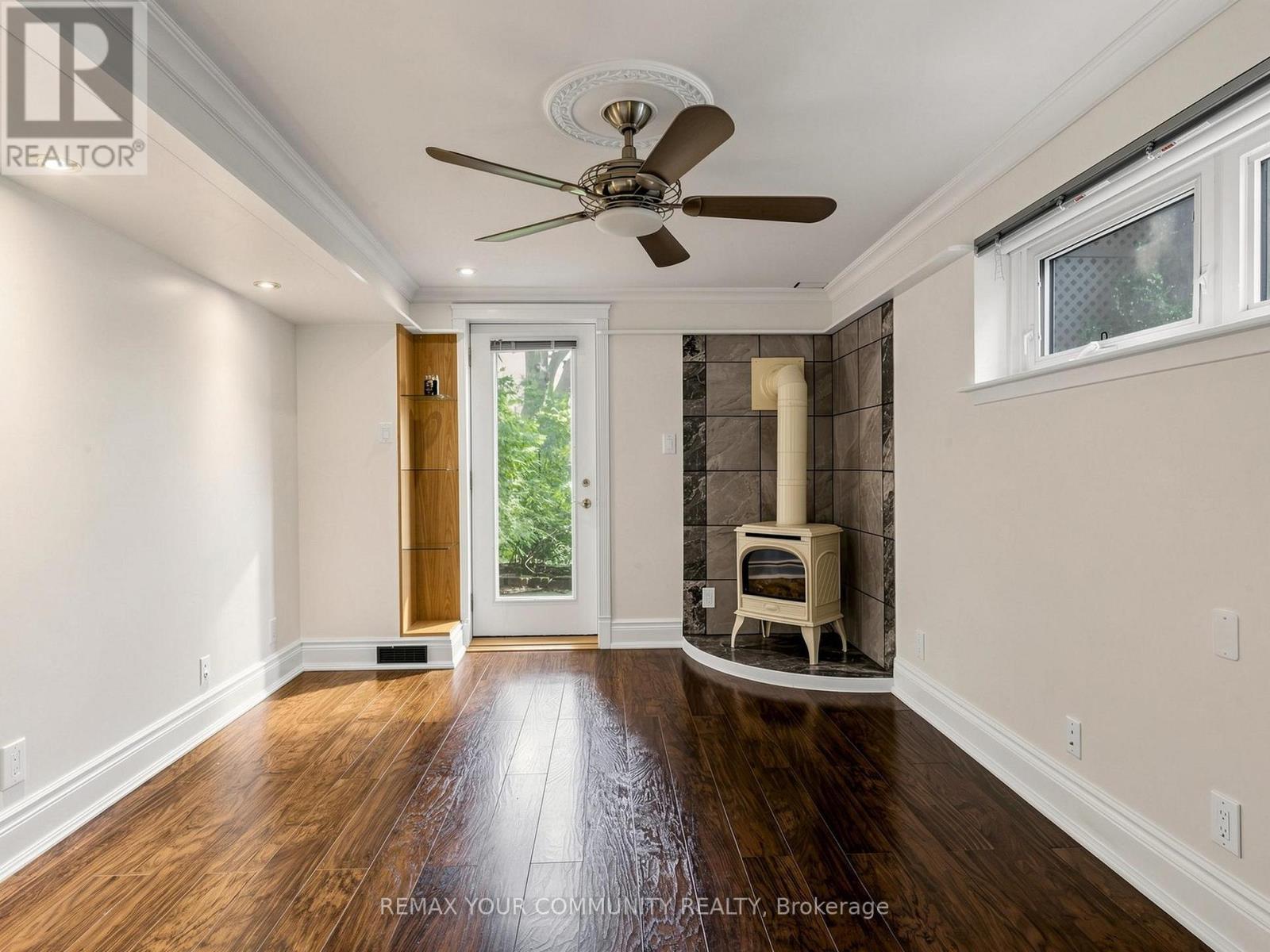 75 St. Andrews Court, Aurora, ON