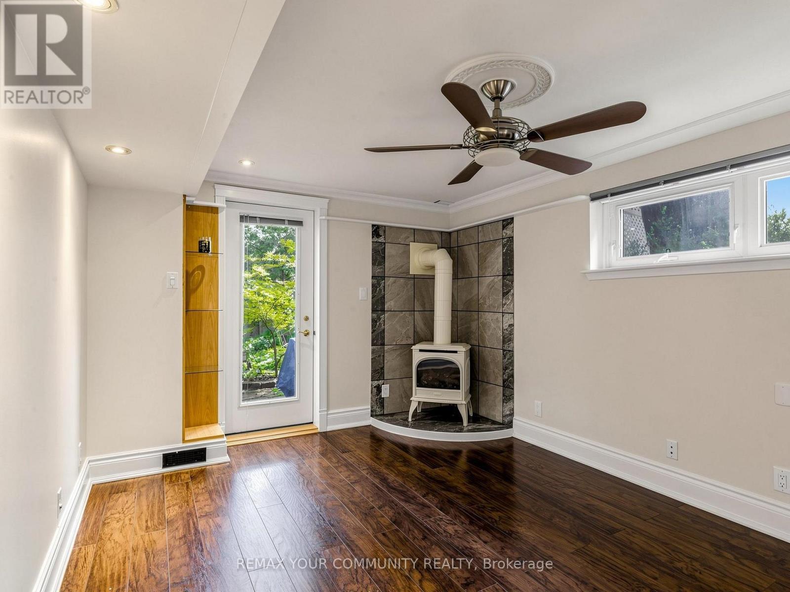 75 St. Andrews Court, Aurora, ON