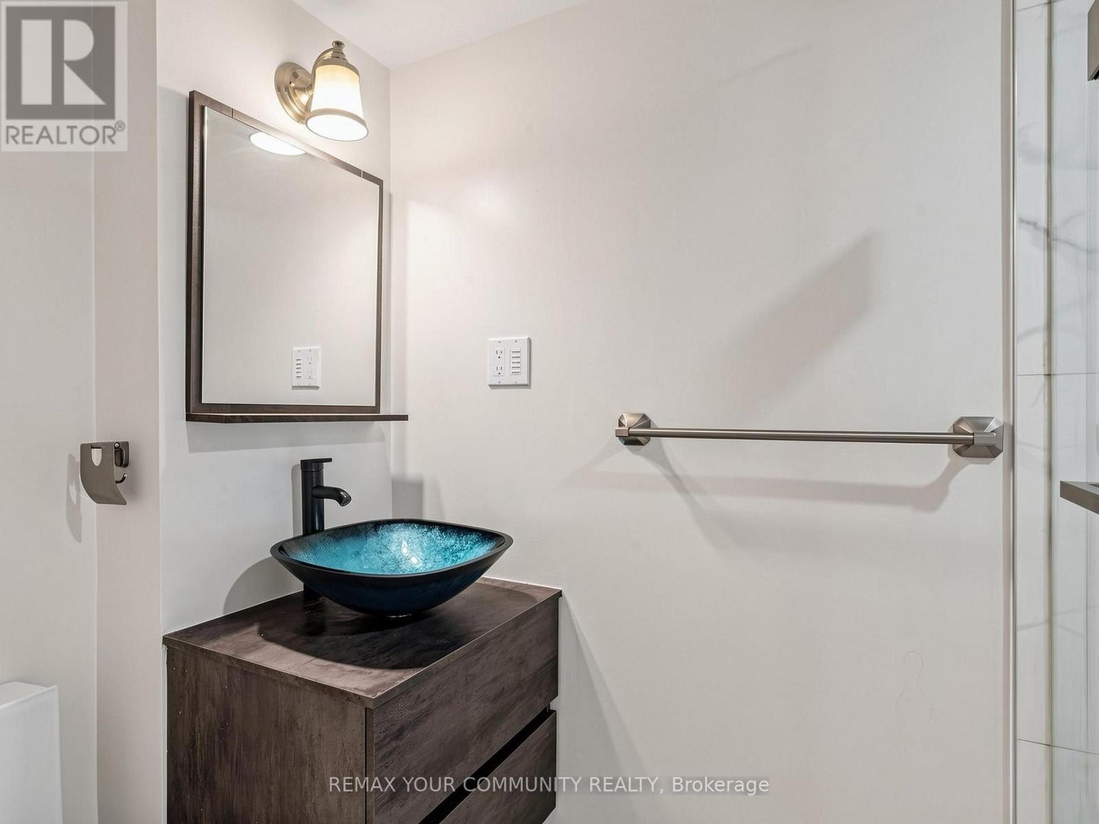 75 St. Andrews Court, Aurora, ON