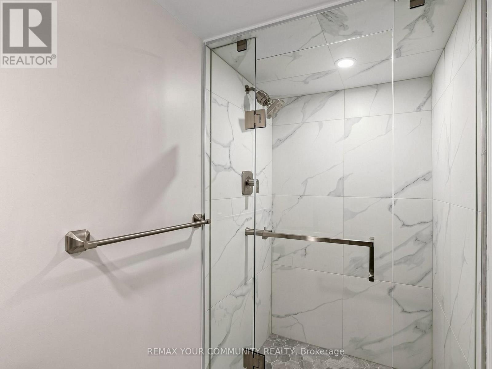 75 St. Andrews Court, Aurora, ON