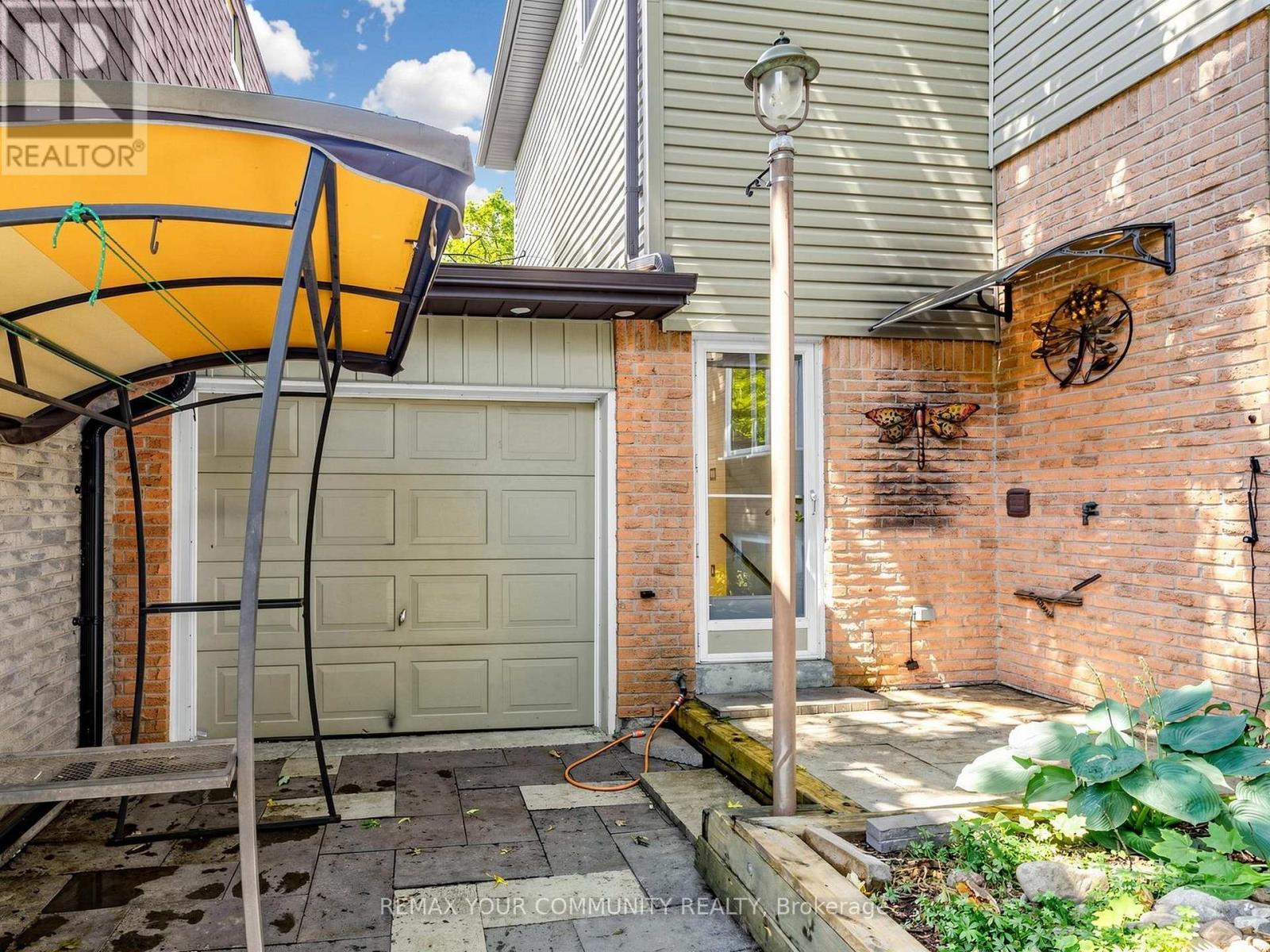 75 St. Andrews Court, Aurora, ON