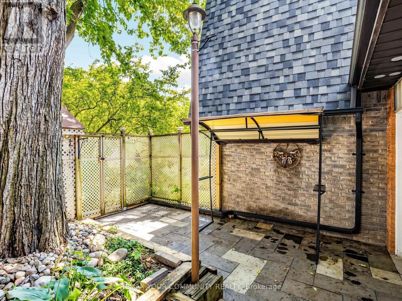75 St. Andrews Court, Aurora, ON