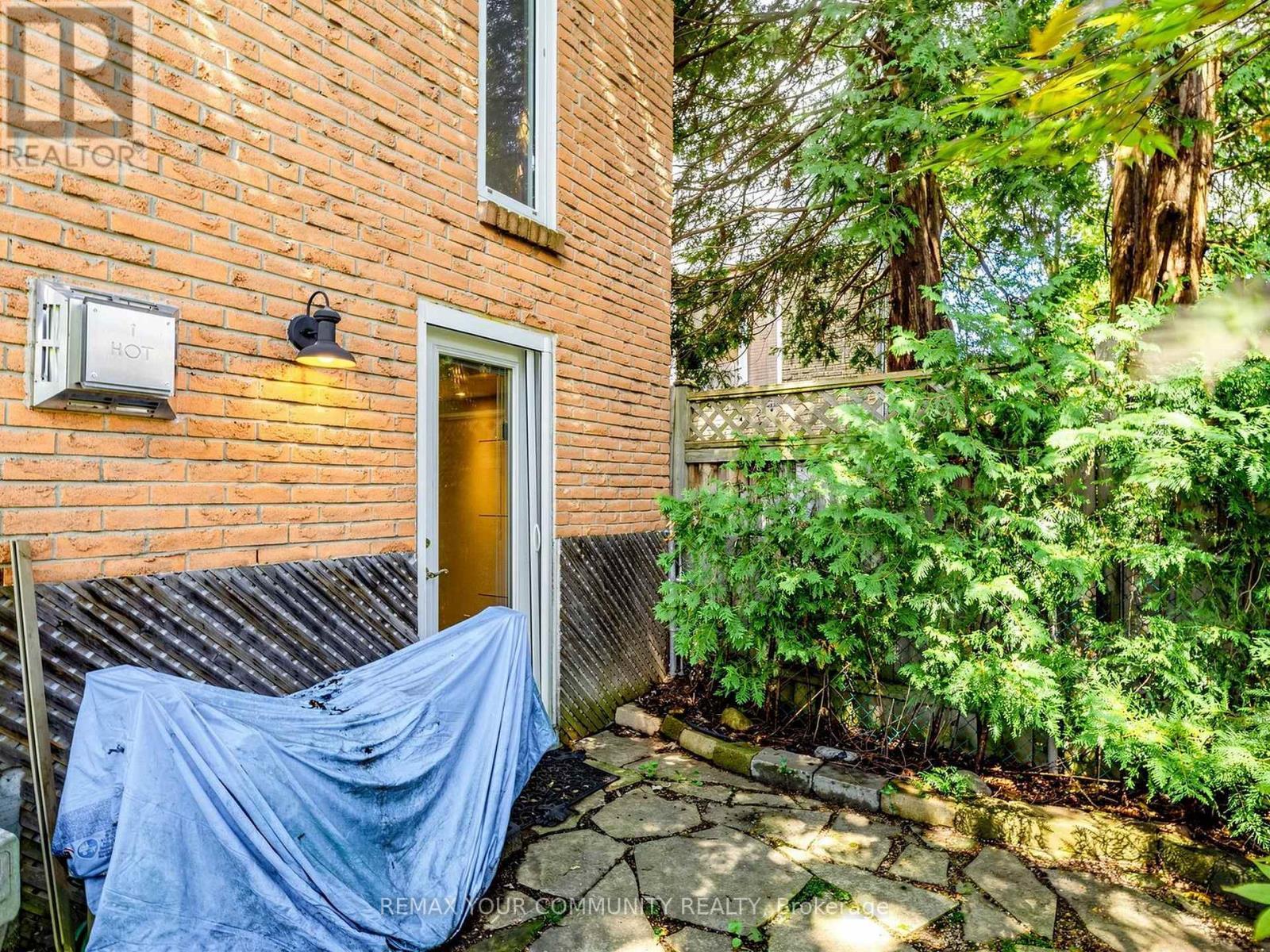 75 St. Andrews Court, Aurora, ON