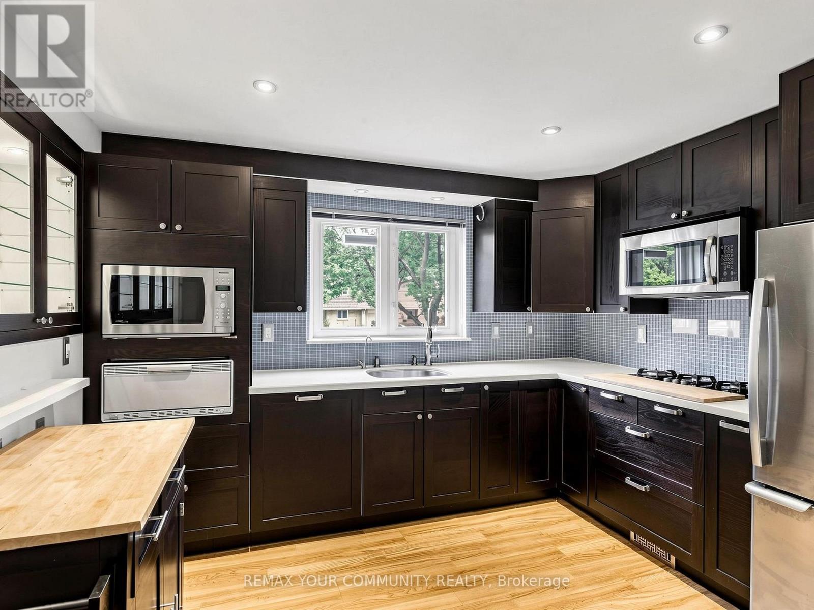 75 St. Andrews Court, Aurora, ON