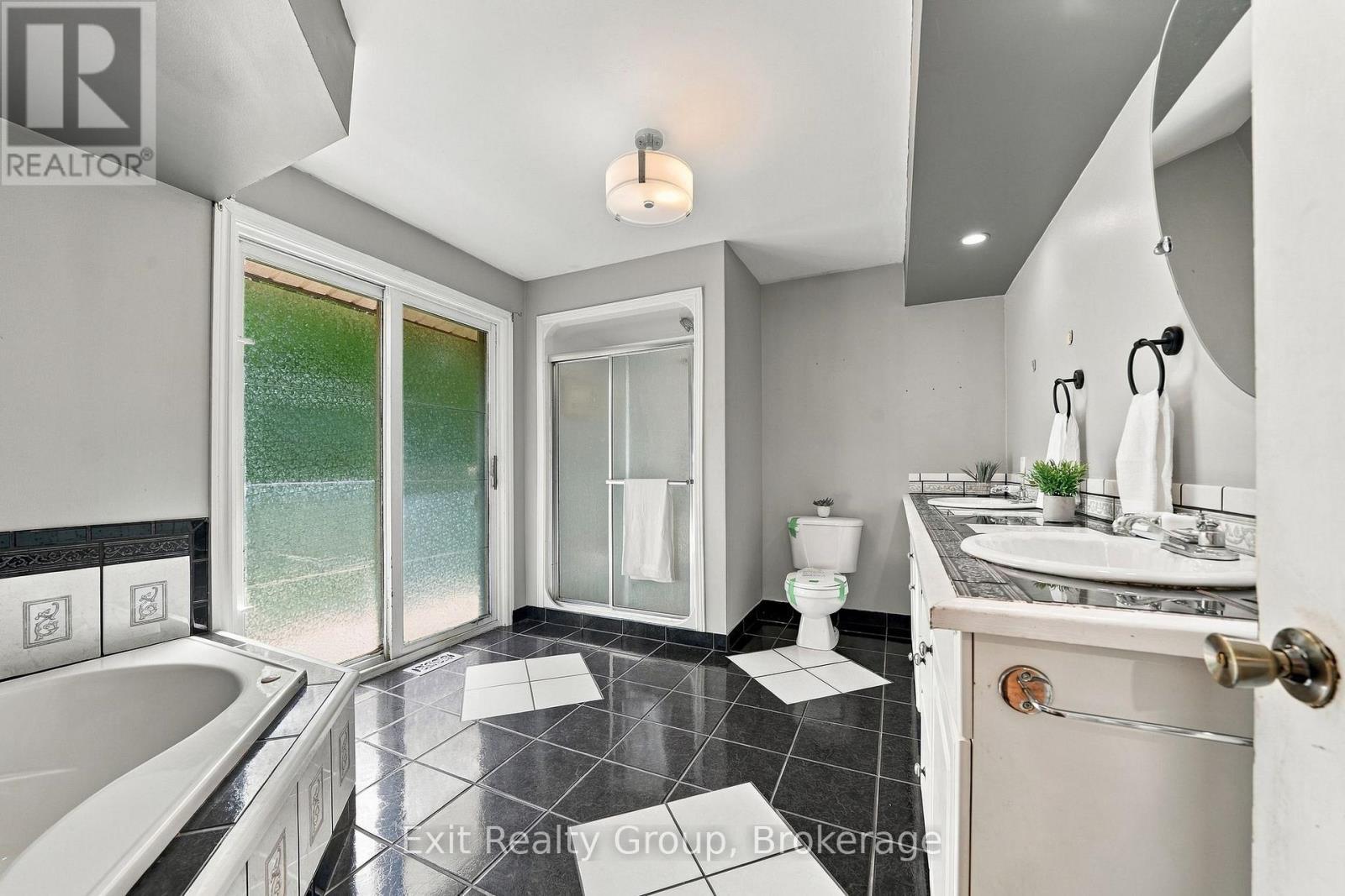 31 Ridge Road, Prince Edward County (Hallowell Ward), ON