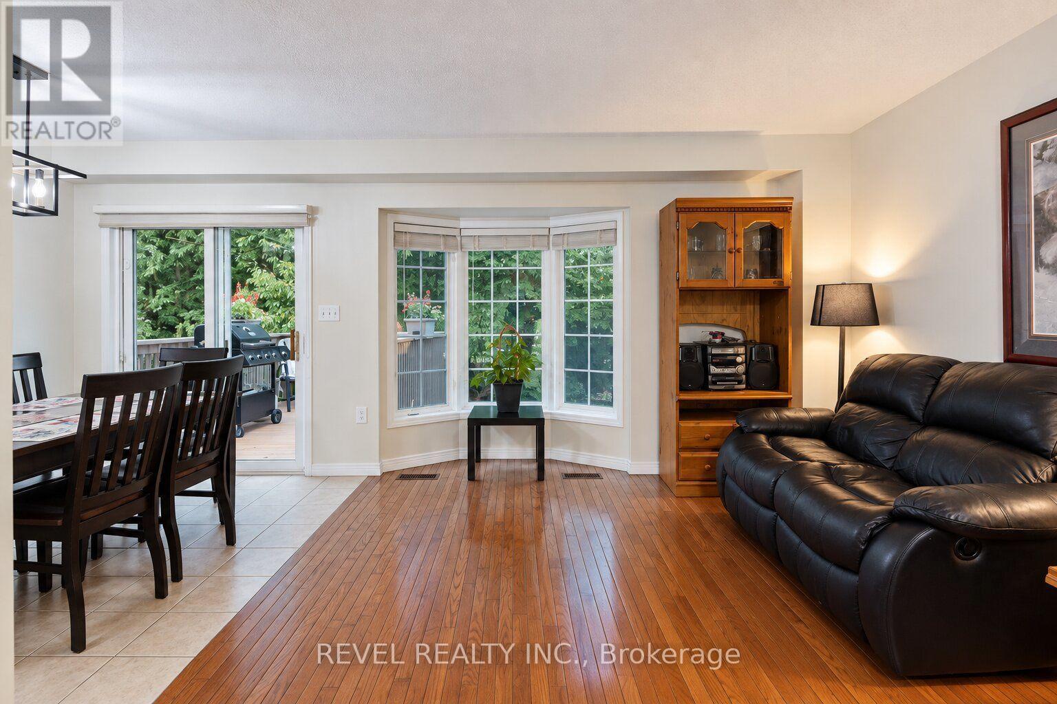 4 - 348 Highland Road W, Hamilton, ON
