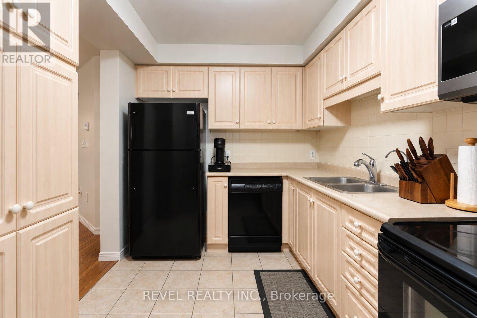 4 - 348 Highland Road W, Hamilton, ON