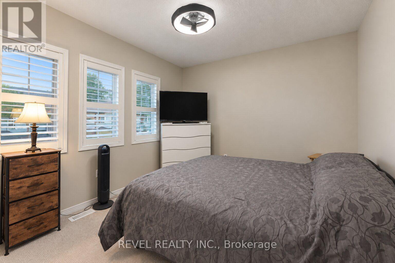 4 - 348 Highland Road W, Hamilton, ON